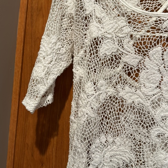 Gorgeous top for the summer. Excellent condition. - Picture 3 of 5